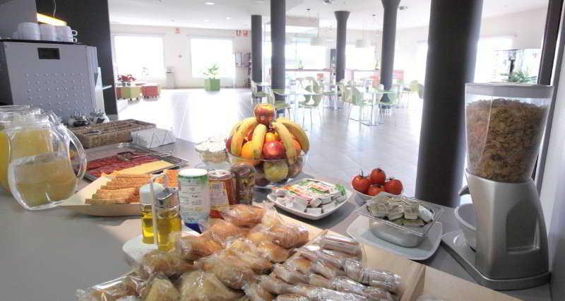 B&B Hotel Figueres Фигерас Ресторан фото