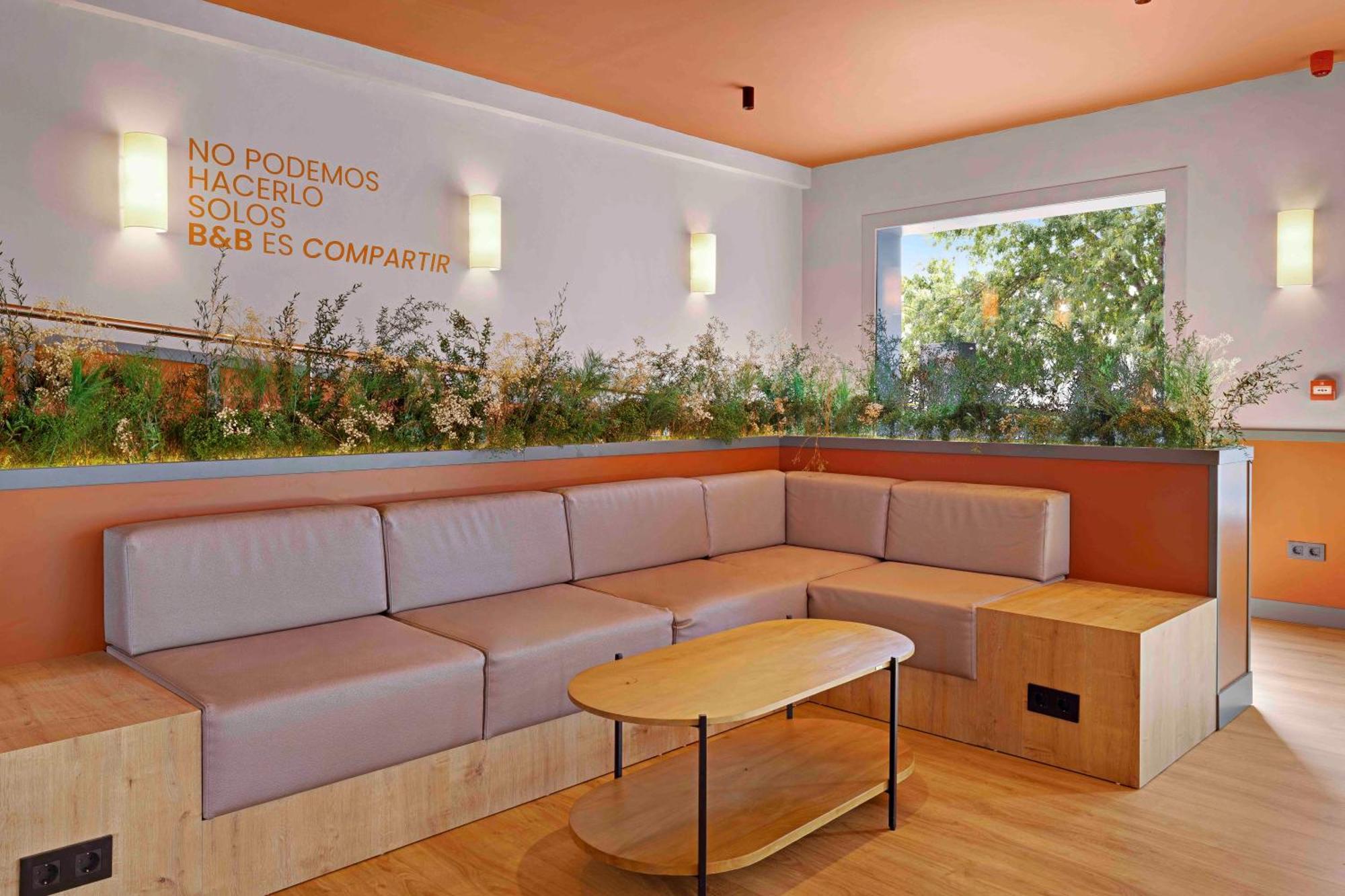 B&B Hotel Figueres Фигерас Экстерьер фото