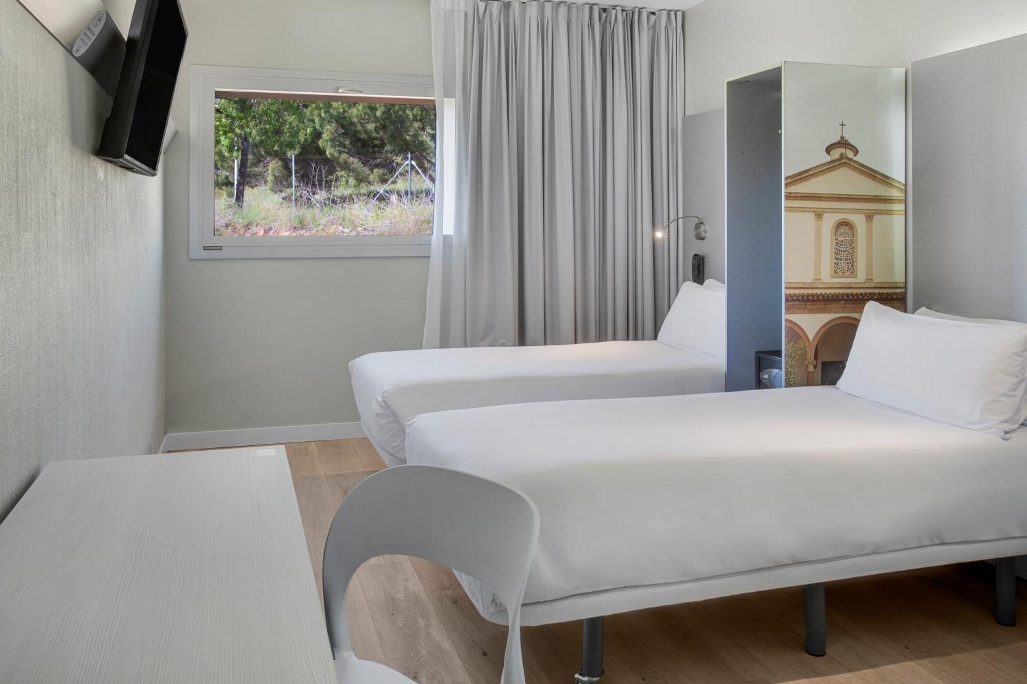 B&B Hotel Figueres Фигерас Экстерьер фото