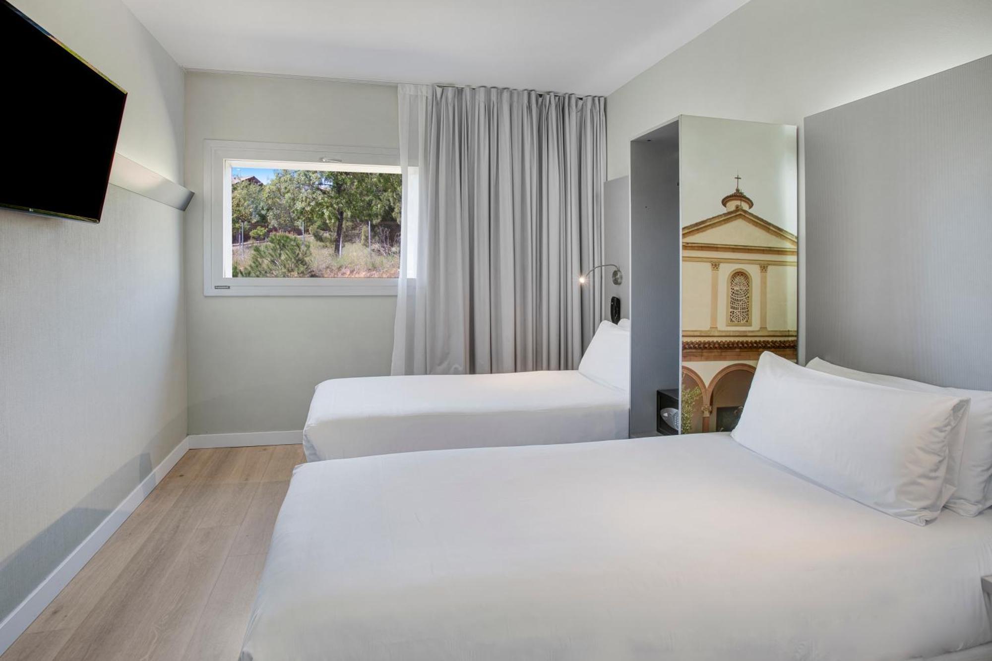 B&B Hotel Figueres Фигерас Экстерьер фото