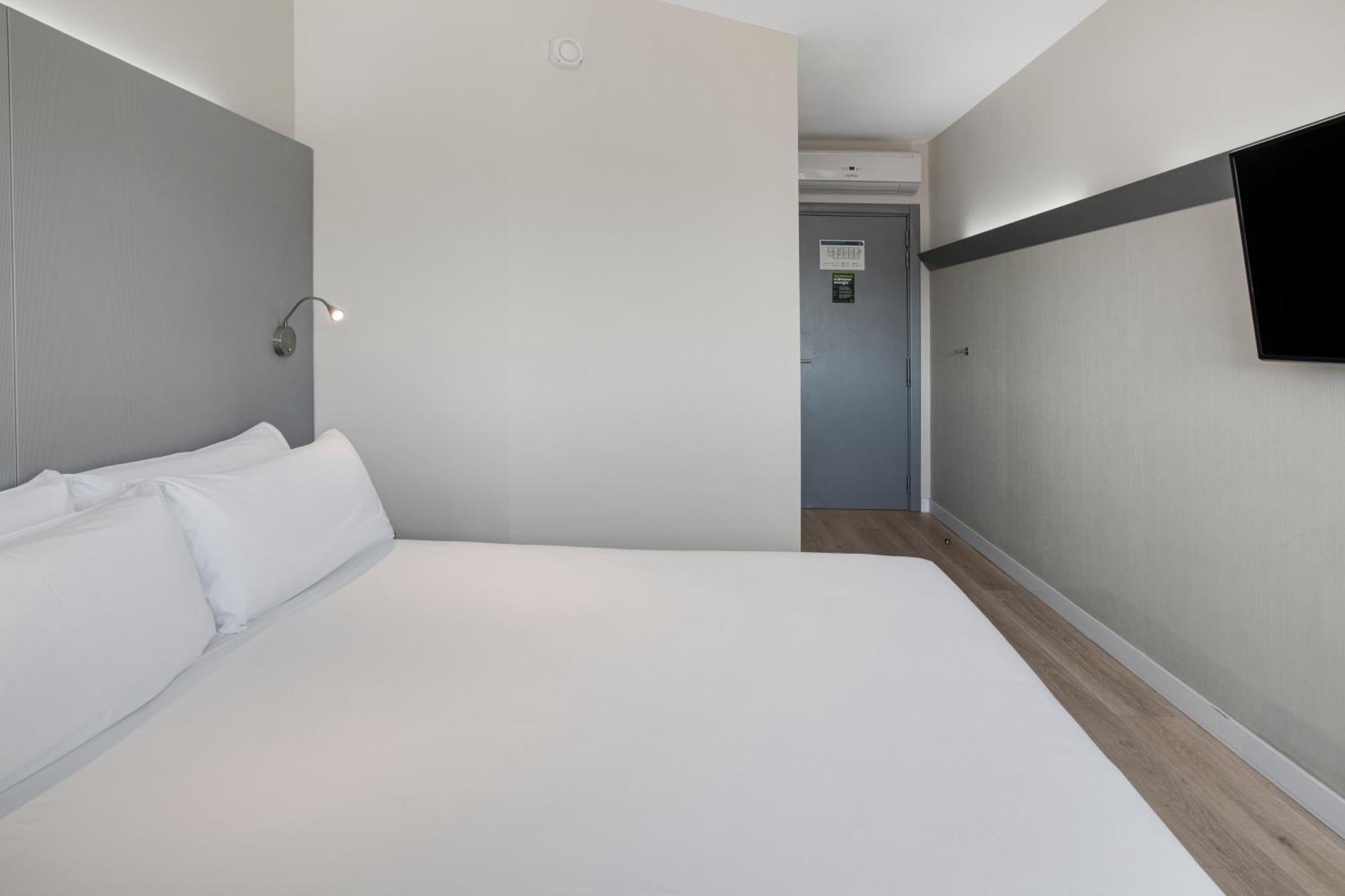 B&B Hotel Figueres Фигерас Экстерьер фото