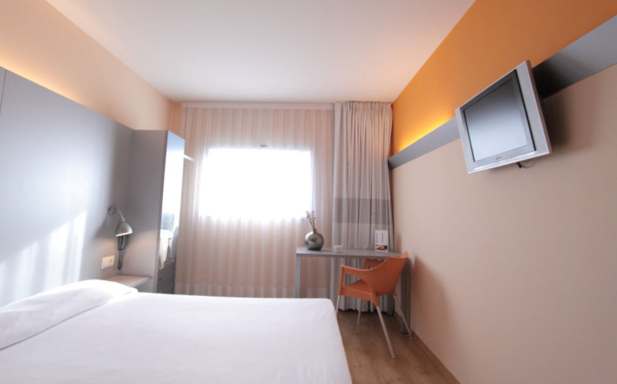 B&B Hotel Figueres Фигерас Экстерьер фото