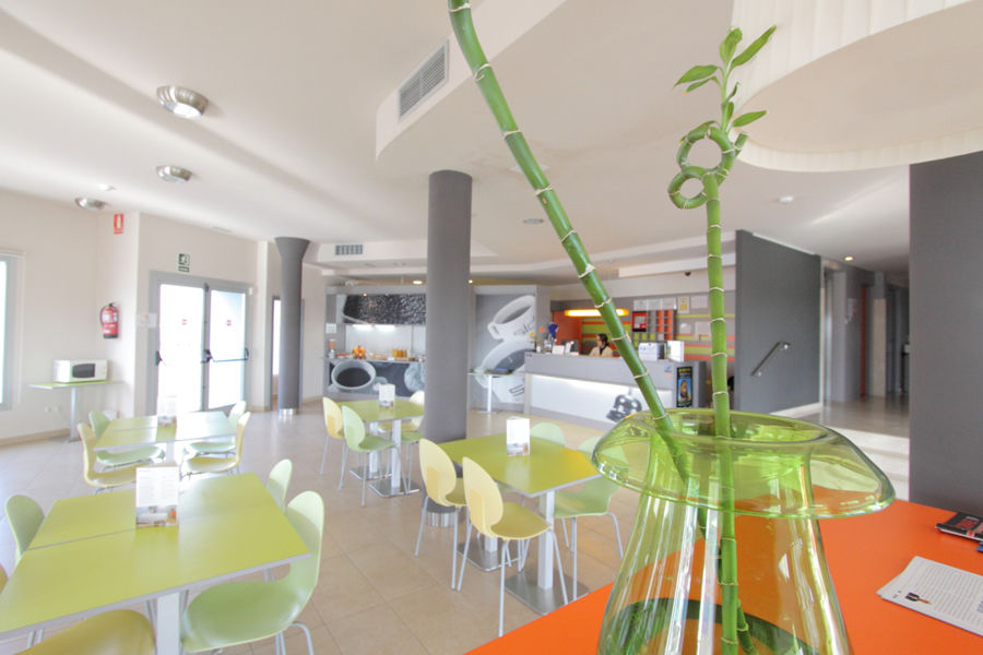 B&B Hotel Figueres Фигерас Экстерьер фото